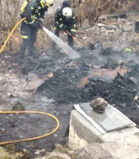 Bomberos de Tenerife interviene en 20 incidentes en hogueras durante la Noche de San Juan · foto 2