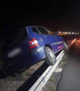 Bomberos de Tenerife libera a dos personas atrapadas en sus vehículos accidentados · foto 2