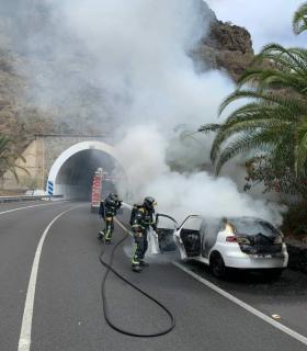 Bomberos de Tenerife interviene en cuatro incidentes en vehículos durante el fin de semana · foto 1