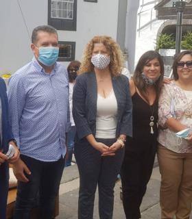 Bertín Osborde entrevista en La Palma a Lydia Lozano para el programa de Telecinco "Mi casa es la tuya" · foto 1
