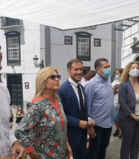 Bertín Osborde entrevista en La Palma a Lydia Lozano para el programa de Telecinco "Mi casa es la tuya" · foto 2