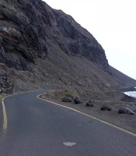 Autorizada la inversión de 5,4 millones de euros para licitar la obra del falso túnel de Pie de Bascos, en El Hierro · foto 1