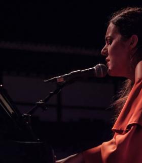 Valeria Castro conquista el corazón de La Palma sobre el escenario · foto 3