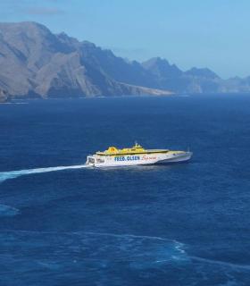 Más de once mil pasajeros viajan a bordo del nuevo trimarán ‘Bajamar Express’ en su primera semana de operaciones con todas las garantías de seguridad sanitaria · foto 1