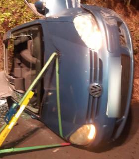 Bomberos de Tenerife rescata a dos personas en un accidente de tráfico en La Matanza · foto 1