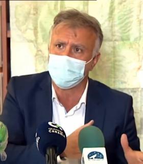 Ocho medios aéreos y más de 400 efectivos intervienen en el dispositivo de extinción del incendio forestal de La Palma · foto 1
