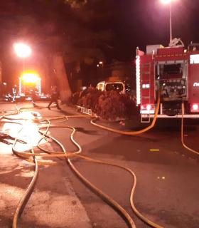Bomberos de Tenerife extingue un incendio en una casa terrera del Puerto de la Cruz · foto 2