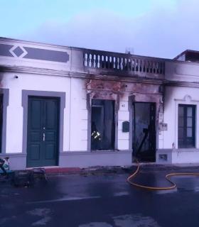 Bomberos de Tenerife extingue un incendio en una casa terrera del Puerto de la Cruz · foto 3