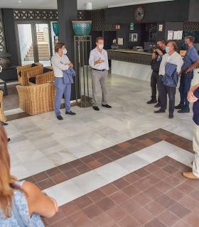 Ashotel muestra a diputados y senadores en las Cortes los estragos de la crisis turística en un ‘tour’ por varios puntos clave del sur tinerfeño · foto 5