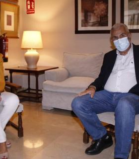 La ministra Reyes Maroto anuncia a los municipios turísticos canarios un plan específico para las islas · foto 1