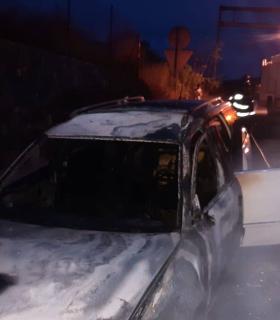 Bomberos de Tenerife extingue el incendio de un vehículo en Icod de Los Vinos · foto 2