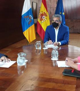 Román Rodríguez explora con el alcalde de Tacoronte oportunidades para la reactivación económica del municipio · foto 2