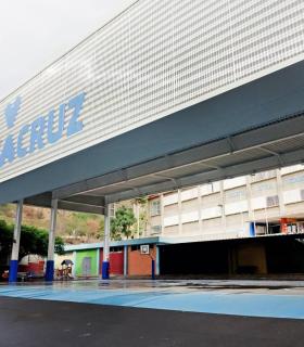 Cinco colegios de Santa Cruz de Tenerife disfrutan ya del techado de sus canchas deportivas · foto 1