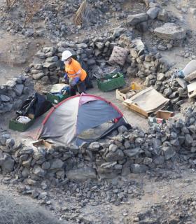El Cabildo de Tenerife extrae casi veinte toneladas de residuos y desmantela 122 cabañas en La Caleta de Adeje · foto 3