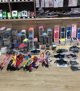 La Policía Local de Santa Cruz de Tenerife interviene más de un millar de productos falsificados en una semana · foto 1