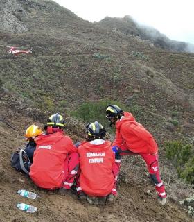 Bomberos de Tenerife rescatan a una senderita en Canales de Bejía · foto 2