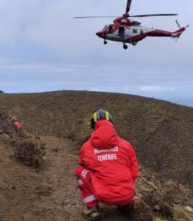 Bomberos de Tenerife rescatan a una senderita en Canales de Bejía · foto 3