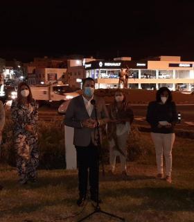 Telde ilumina desde hoy la escultura que rinde homenaje al Juego del Garrote Canario · foto 1