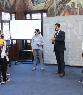 Santa Cruz de Tenerife: Pedro Martín recibe a los medallistas del Campeonato del Mundo de Taekwondo · foto 1