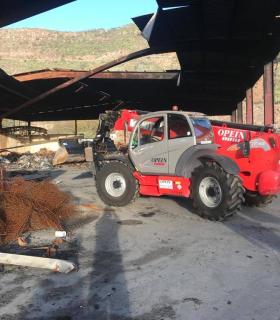 El Cabildo de El Hierro inicia obras en el Complejo Ambiental de El Majano tras el incendio industrial · foto 5