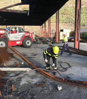 El Cabildo de El Hierro inicia obras en el Complejo Ambiental de El Majano tras el incendio industrial · foto 2