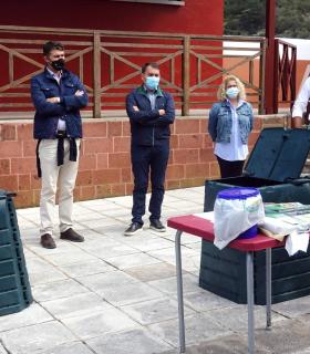 El Ayuntamiento de Santa Cruz de Tenerife reparte las primeras 130 compostadoras gratuitas entre los vecinos del municipio · foto 1