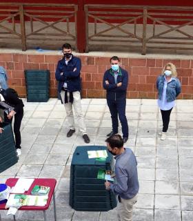 El Ayuntamiento de Santa Cruz de Tenerife reparte las primeras 130 compostadoras gratuitas entre los vecinos del municipio · foto 2