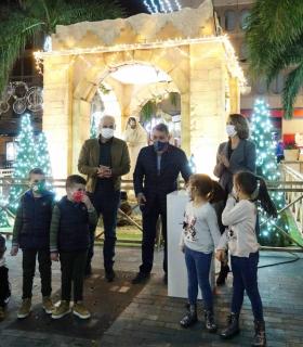 El Ayuntamiento de Santa Cruz de Tenerife instala un año más el Belén de Navidad en la plaza de la Candelaria · foto 2