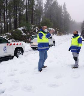 Operativo quitanieves puesto en marcha durante el día de hoy en las carreteras de acceso al Parque Nacional del Teide · foto 3