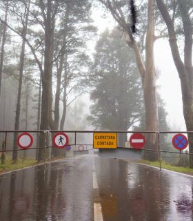 Operativo quitanieves puesto en marcha durante el día de hoy en las carreteras de acceso al Parque Nacional del Teide · foto 7