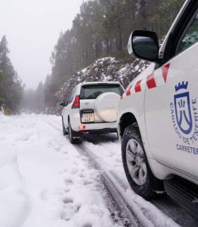 Operativo quitanieves puesto en marcha durante el día de hoy en las carreteras de acceso al Parque Nacional del Teide · foto 2