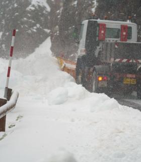 Operativo quitanieves puesto en marcha durante el día de hoy en las carreteras de acceso al Parque Nacional del Teide · foto 5