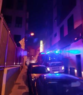 Bomberos de Tenerife sofoca de madrugada un incendio en una vivienda en Santa Cruz de Tenerife · foto 3