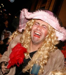 Santa Cruz de Tenerife: Fiestas da a conocer a los ganadores del concurso fotográfico Viudas del Carnaval · foto 1