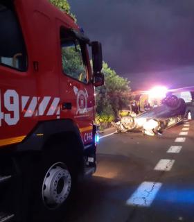 Bomberos de Tenerife extingue un fuego en un edificio del Barrio de Salamanca, en Santa Cruz de Tenerife · foto 1