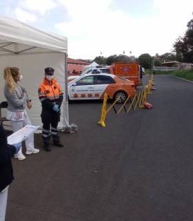 Más de 600 tacoronteros reciben la vacuna contra la Covid, 300 de ellos en el dispositivo activado este jueves en el Pabellón · foto 3