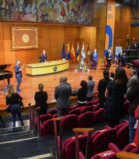 En su toma de posesión, el Rector Lluís Serra apela a la unidad de la comunidad universitaria · foto 6