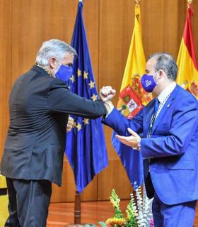 En su toma de posesión, el Rector Lluís Serra apela a la unidad de la comunidad universitaria · foto 2
