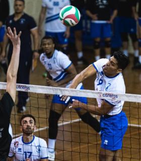 El Cisneros Alter puntúa ante el líder Arona y solo cede en el tie break final · foto 2