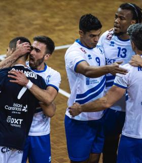 El Cisneros Alter puntúa ante el líder Arona y solo cede en el tie break final · foto 3