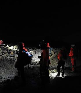 Bomberos de Tenerife rescata a dos senderistas en el Teide · foto 1