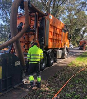 El Cabildo realiza obras para llevar la fibra óptica a puntos de interés público en toda la isla · foto 2