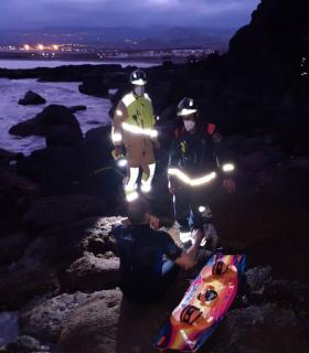 Bomberos de Tenerife extingue un incendio en un laboratorio de la Facultad de Farmacia de la ULL · foto 1