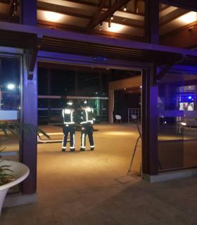 Bomberos de Tenerife sofoca un incendio en el sótano de un hotel en Adeje · foto 4