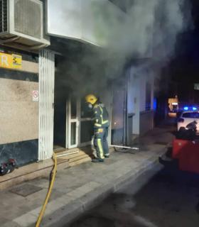 Bomberos de Tenerife libera a una mujer tras un accidente con su vehículo ­­en la TF-5 · foto 1