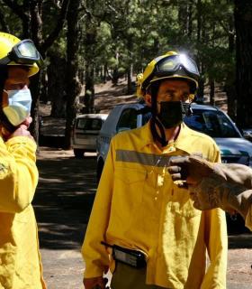 El Hierro inicia la campaña de mayor riesgo contra incendios forestales apelando al apoyo de la ciudadanía · foto 5
