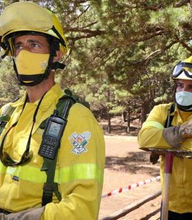 El Hierro inicia la campaña de mayor riesgo contra incendios forestales apelando al apoyo de la ciudadanía · foto 4