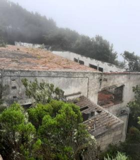 El Cabildo urge a Santa Cruz de Tenerife a tomar medidas en las ruinas del edificio del Pico del Inglés · foto 1
