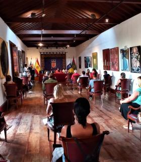 Tacoronte: María Soledad Otero Herrera presenta en la Casa de la Cultura “Bala Roja”, su primera obra literaria · foto 2
