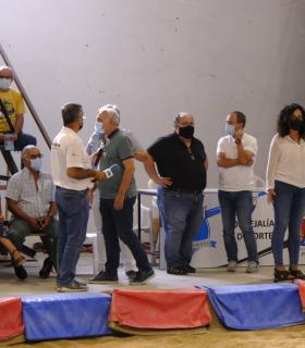 Encuentro en el Terrero de Lucha Federico Simón con los vecinos para informarles sobre la alerta por riesgo volcánico · foto 1